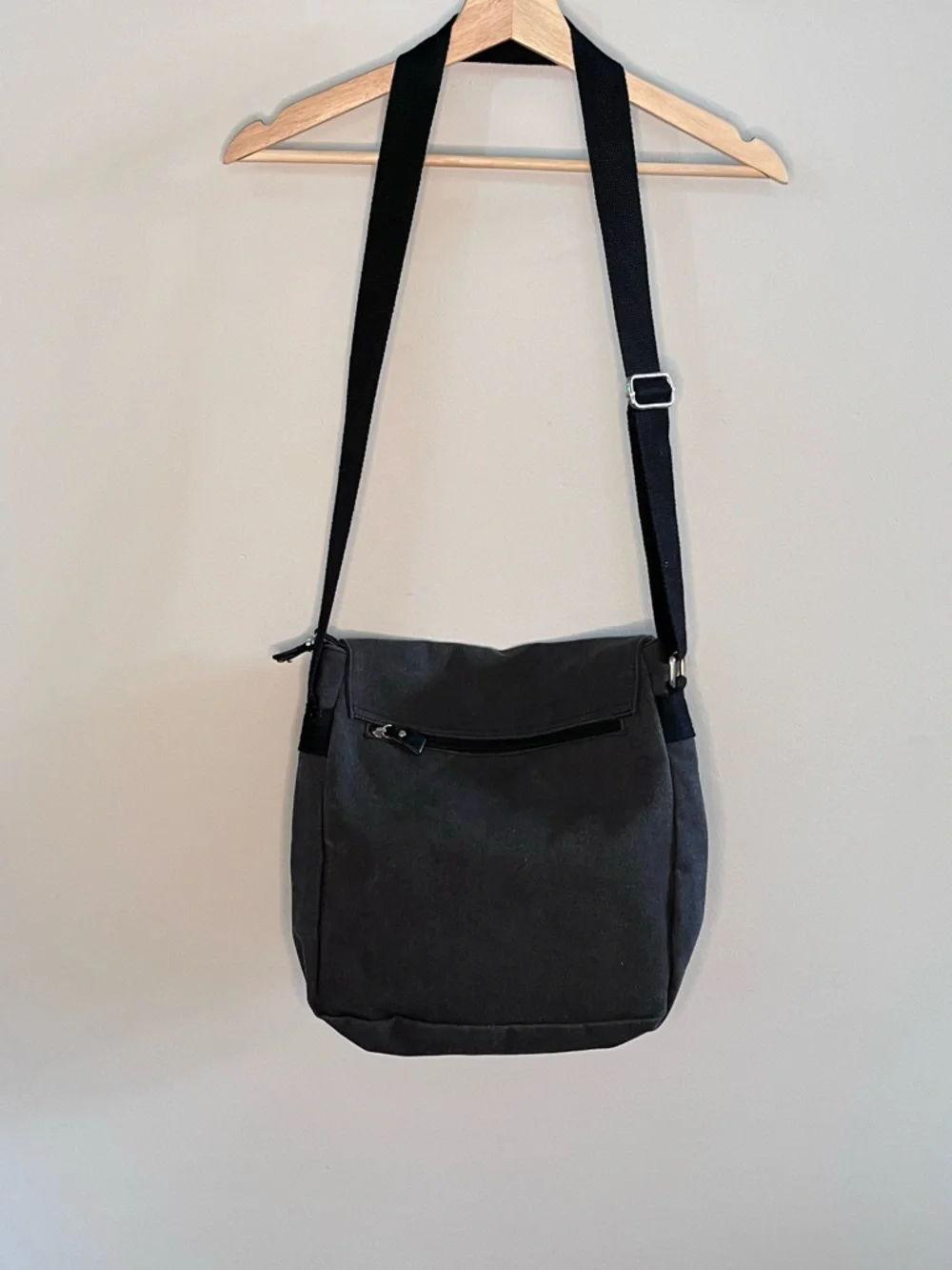 Katana messenger bag